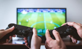 A study that says that young men are working less due to video games causes polemic