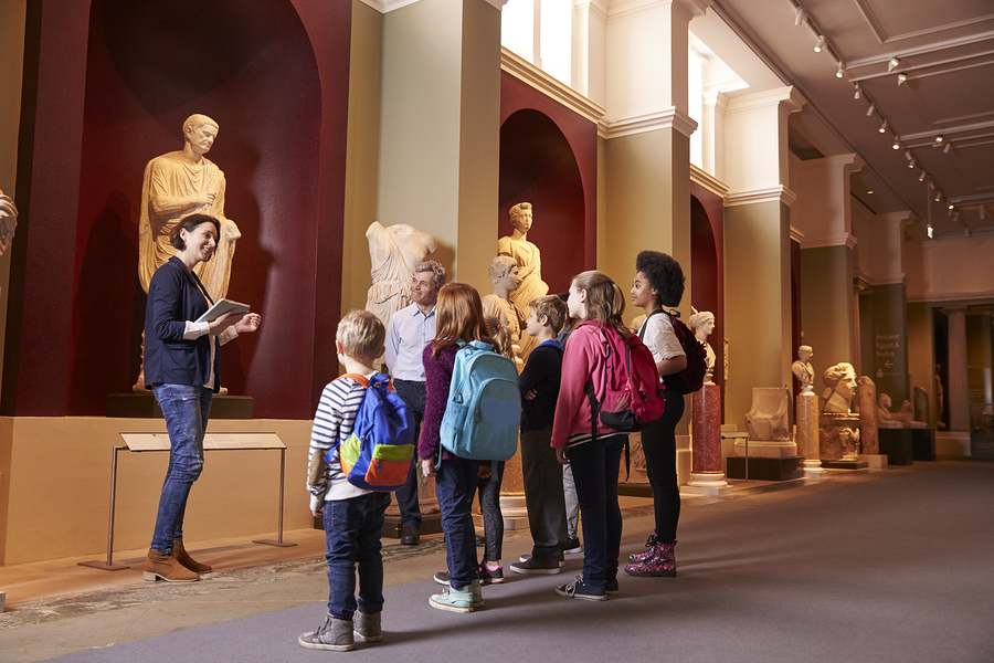 A Museum in Your School: an Augmented Reality Learning Experience in Art History