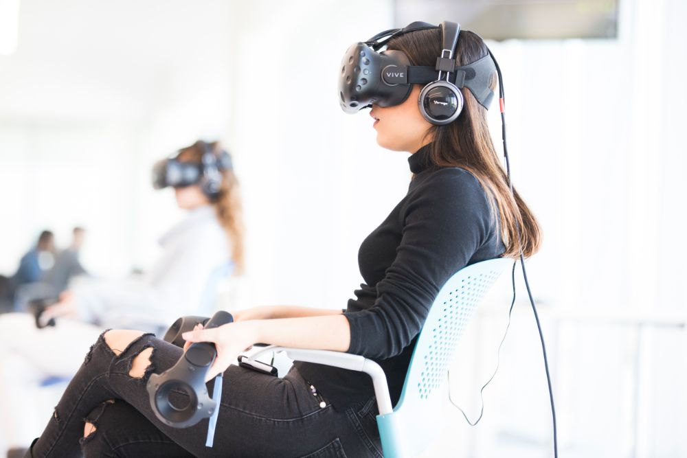 A First in Latin America: Tec de Monterrey Uses Collaborative Virtual Reality  to Teach a Class