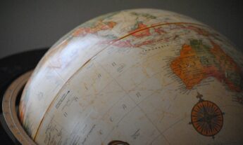 Discovering the World Through a Screen