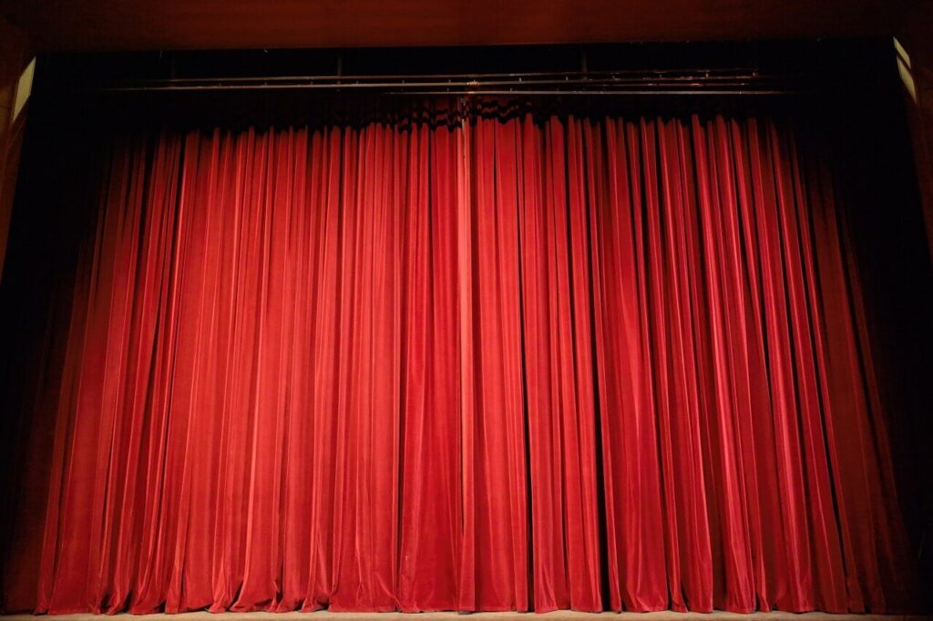 red curtain theater