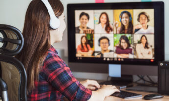 Student in videoconference with other classmates and with a teacher.