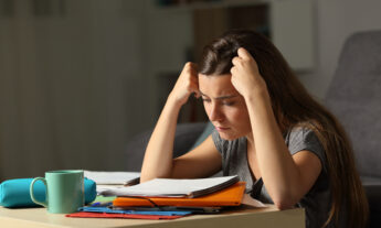 A student trying to comprehend a text