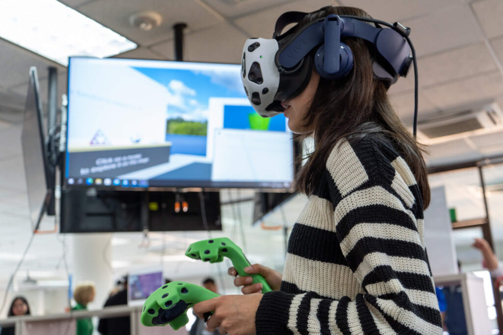 Student trying VR head set at Tec de Monterrey