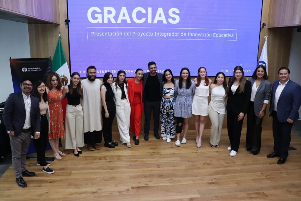 Students reunited with their facilitators presenting projects