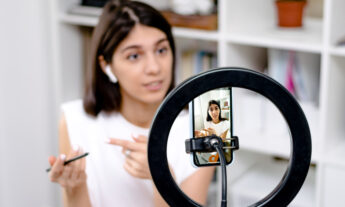 The Impact of Influencers on Misinformation: Parasocial Relationships and Media Literacy as a Solution